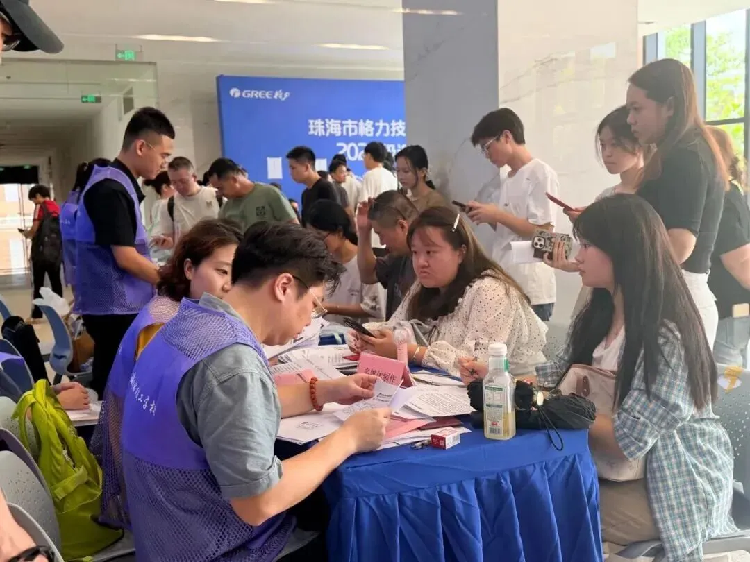 珠海市格力技工学校 | 来自湖南的新生中考620分,物理成绩近满分-第5张图片-四季读书网 珠海市格力技工学校 | 来自湖南的新生中考620分,物理成绩近满分-第5张图片-四季读书网