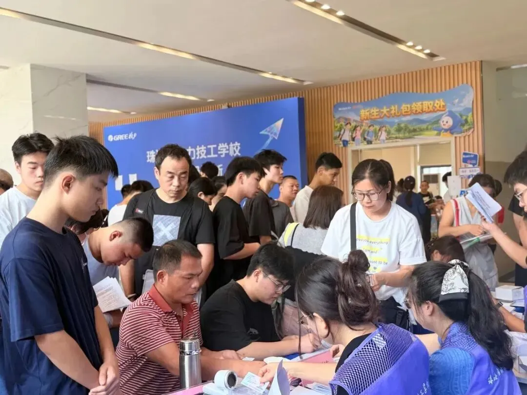 珠海市格力技工学校 | 来自湖南的新生中考620分,物理成绩近满分-第4张图片-四季读书网 珠海市格力技工学校 | 来自湖南的新生中考620分,物理成绩近满分-第4张图片-四季读书网