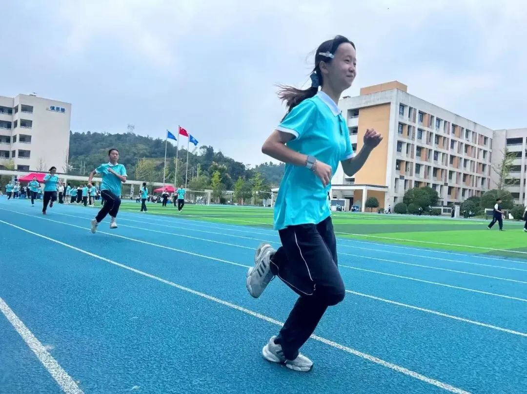 青春正飞扬,家校共成长——郡谷体育节暨初三亲子家长会活动纪实-第11张图片-四季读书网 青春正飞扬,家校共成长——郡谷体育节暨初三亲子家长会活动纪实-第11张图片-四季读书网