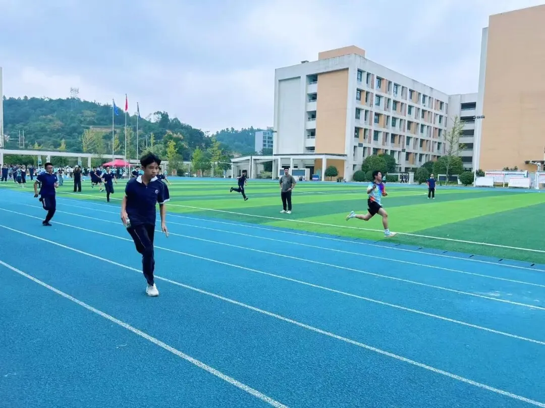 青春正飞扬,家校共成长——郡谷体育节暨初三亲子家长会活动纪实-第13张图片-四季读书网 青春正飞扬,家校共成长——郡谷体育节暨初三亲子家长会活动纪实-第13张图片-四季读书网