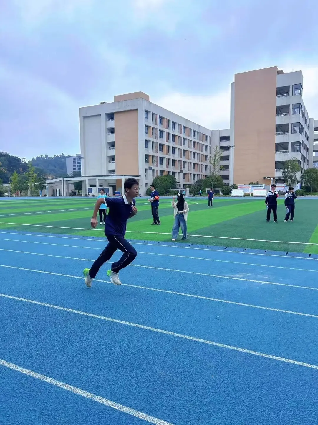 青春正飞扬,家校共成长——郡谷体育节暨初三亲子家长会活动纪实-第15张图片-四季读书网 青春正飞扬,家校共成长——郡谷体育节暨初三亲子家长会活动纪实-第15张图片-四季读书网