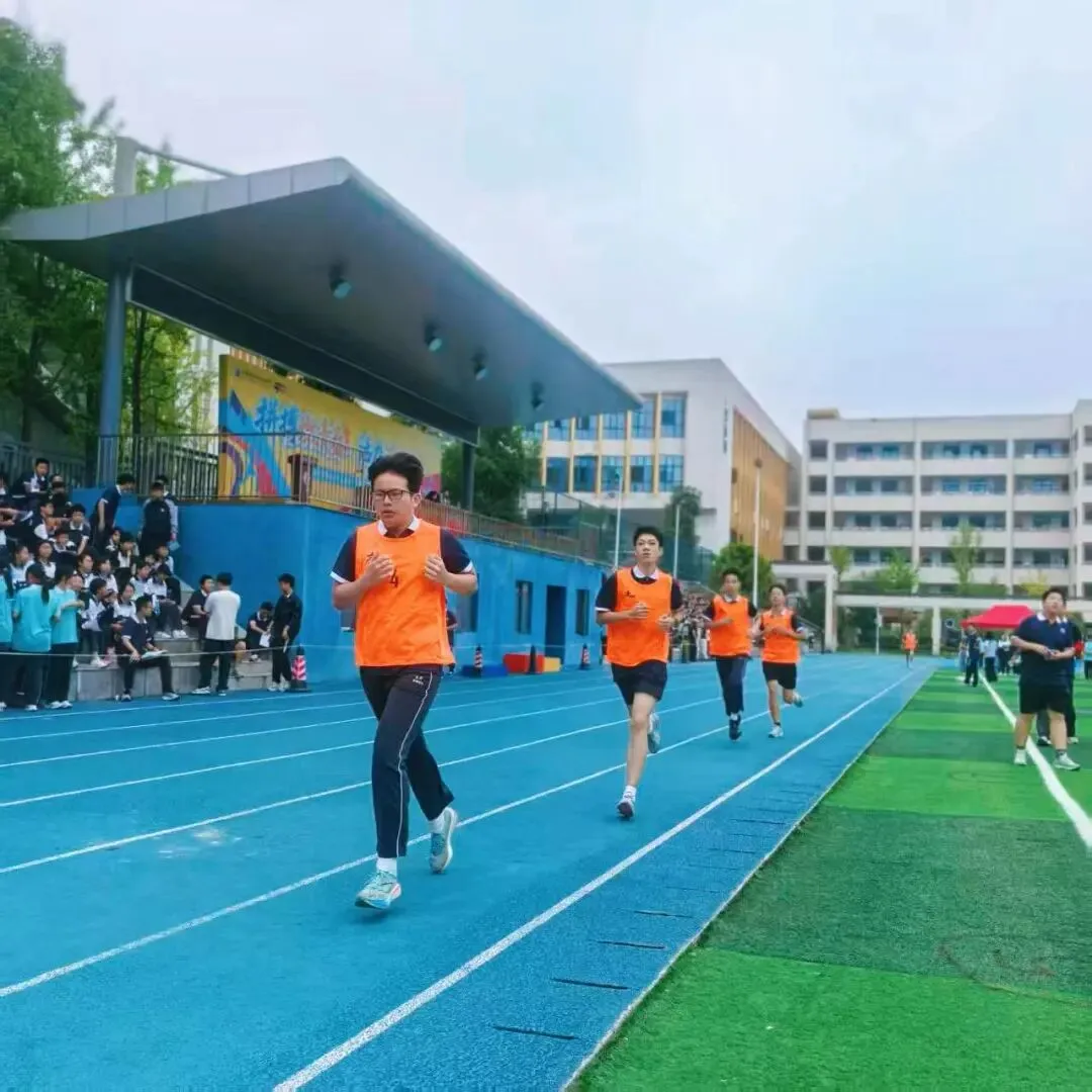 青春正飞扬,家校共成长——郡谷体育节暨初三亲子家长会活动纪实-第21张图片-四季读书网 青春正飞扬,家校共成长——郡谷体育节暨初三亲子家长会活动纪实-第21张图片-四季读书网