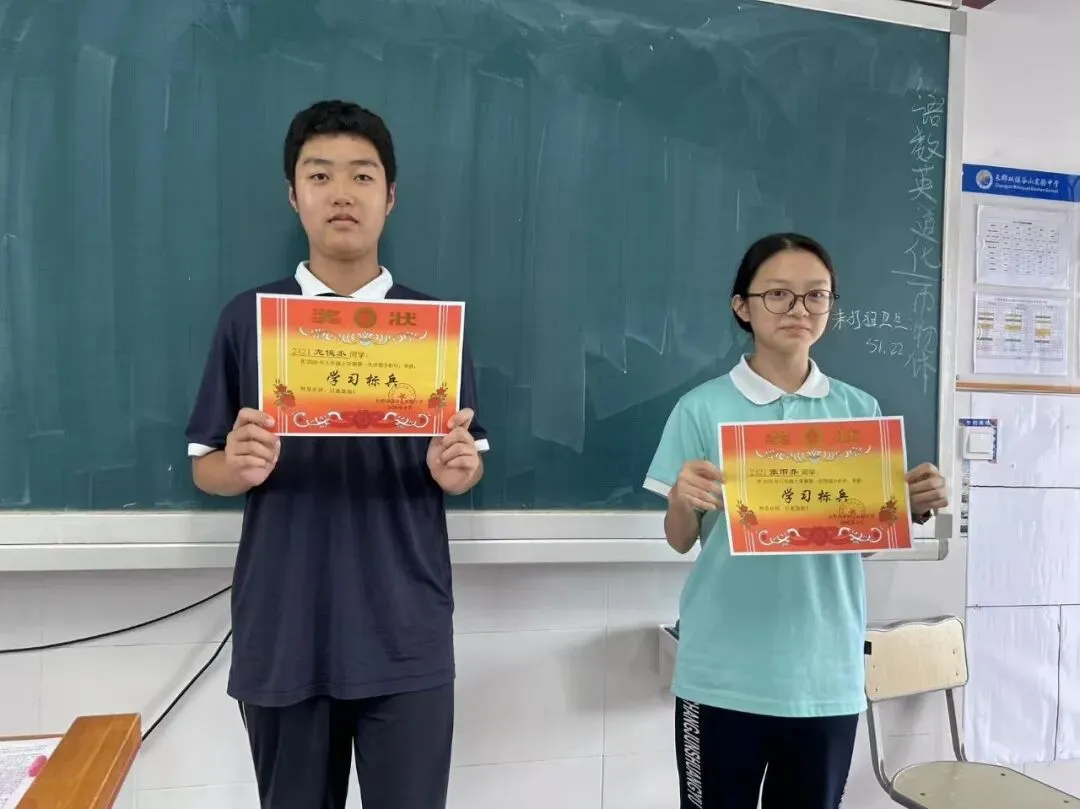 青春正飞扬,家校共成长——郡谷体育节暨初三亲子家长会活动纪实-第48张图片-四季读书网 青春正飞扬,家校共成长——郡谷体育节暨初三亲子家长会活动纪实-第48张图片-四季读书网