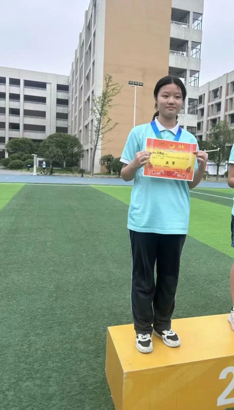 青春正飞扬,家校共成长——郡谷体育节暨初三亲子家长会活动纪实-第53张图片-四季读书网 青春正飞扬,家校共成长——郡谷体育节暨初三亲子家长会活动纪实-第53张图片-四季读书网