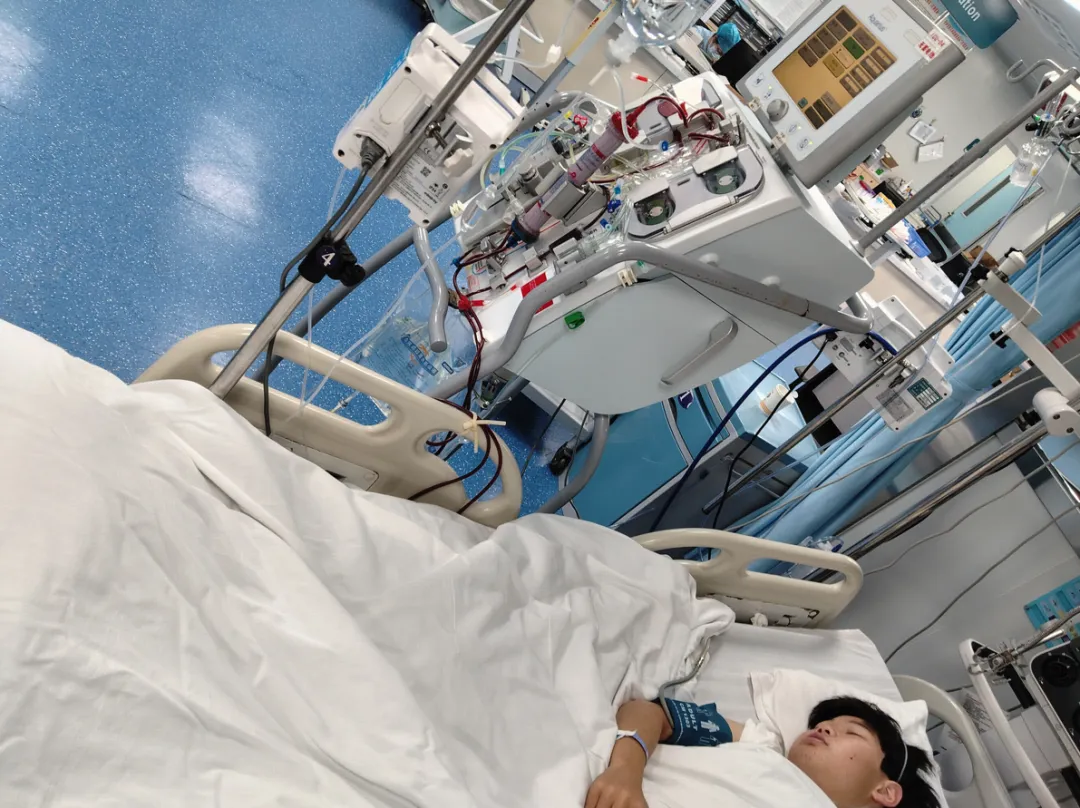 14岁少年忍痛考完中考才敢喊疼,确诊尿毒症住进ICU,爷爷多年糖尿病,水滴筹获捐1千余次!-第7张图片-四季读书网