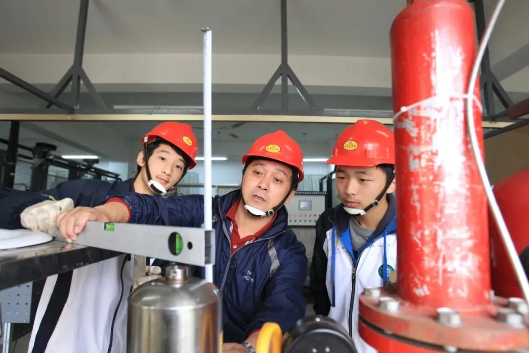 《南京广播电视台》中考分数公布后,志愿填报不亚于“第二场大考”!-第7张图片-四季读书网