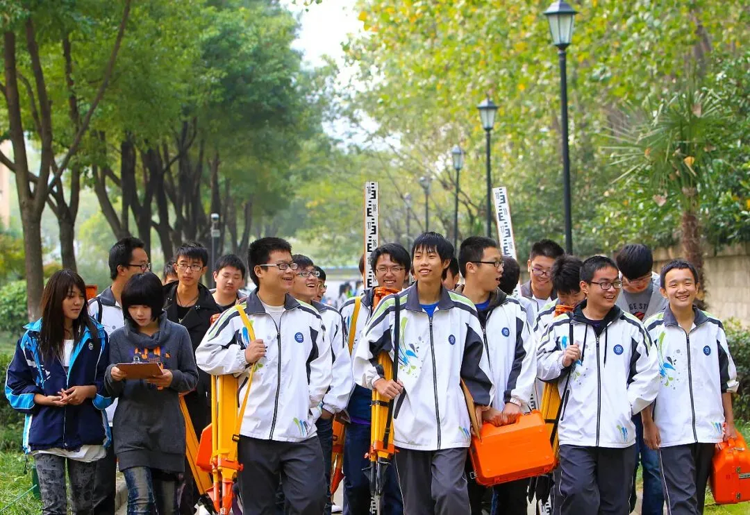 《南京广播电视台》中考分数公布后,志愿填报不亚于“第二场大考”!-第9张图片-四季读书网