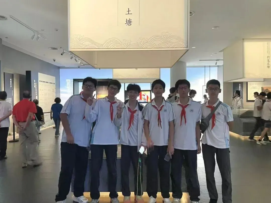 上海市第四中学初三年级开展秋季社会实践活动-第15张图片-四季读书网