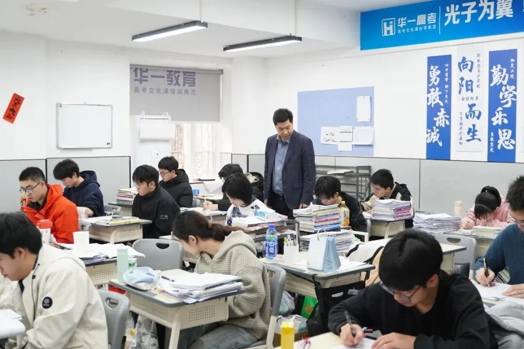 武汉华壹高考|2027届高三10月高考热点速看:三大招飞、港澳综评、报名...-第12张图片-四季读书网 武汉华壹高考|2027届高三10月高考热点速看:三大招飞、港澳综评、报名...-第12张图片-四季读书网
