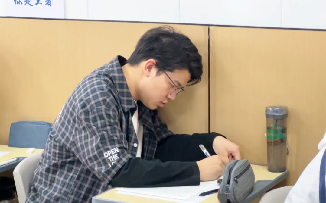武汉华壹高考|2027届高三10月高考热点速看:三大招飞、港澳综评、报名...-第46张图片-四季读书网 武汉华壹高考|2027届高三10月高考热点速看:三大招飞、港澳综评、报名...-第46张图片-四季读书网
