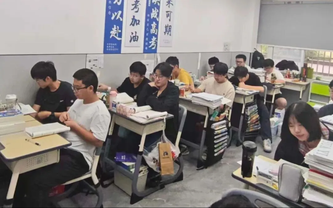 武汉华壹高考|2027届高三10月高考热点速看:三大招飞、港澳综评、报名...-第130张图片-四季读书网 武汉华壹高考|2027届高三10月高考热点速看:三大招飞、港澳综评、报名...-第130张图片-四季读书网