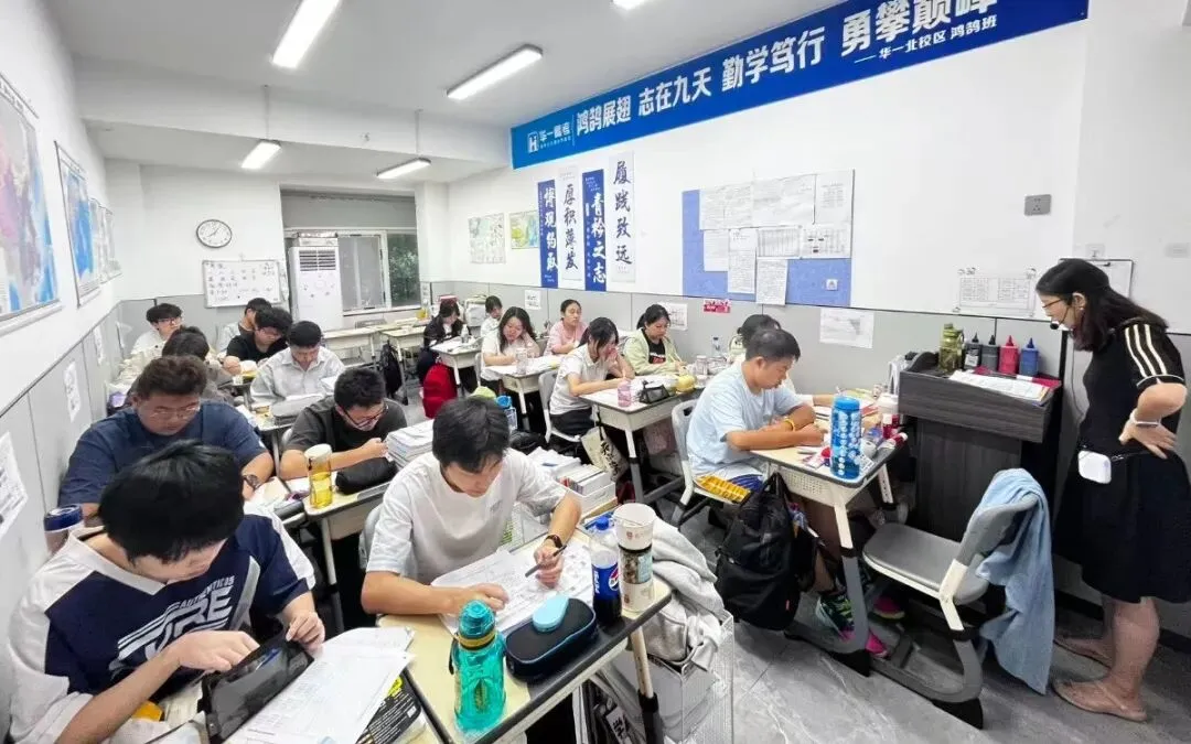 武汉华壹高考|2027届高三10月高考热点速看:三大招飞、港澳综评、报名...-第132张图片-四季读书网 武汉华壹高考|2027届高三10月高考热点速看:三大招飞、港澳综评、报名...-第132张图片-四季读书网