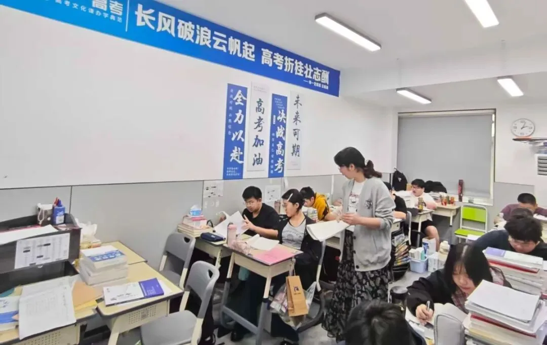 武汉华壹高考|2027届高三10月高考热点速看:三大招飞、港澳综评、报名...-第133张图片-四季读书网 武汉华壹高考|2027届高三10月高考热点速看:三大招飞、港澳综评、报名...-第133张图片-四季读书网