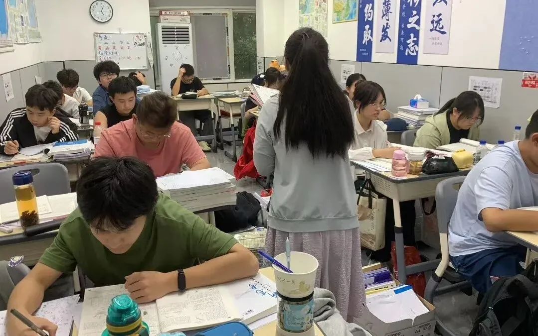 武汉华壹高考|2027届高三10月高考热点速看:三大招飞、港澳综评、报名...-第136张图片-四季读书网 武汉华壹高考|2027届高三10月高考热点速看:三大招飞、港澳综评、报名...-第136张图片-四季读书网