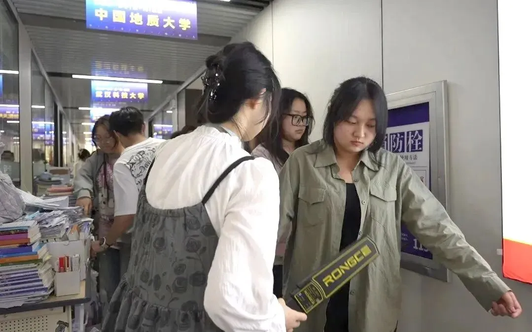 武汉华壹高考|2027届高三10月高考热点速看:三大招飞、港澳综评、报名...-第165张图片-四季读书网 武汉华壹高考|2027届高三10月高考热点速看:三大招飞、港澳综评、报名...-第165张图片-四季读书网