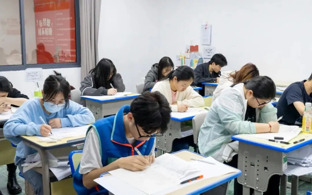武汉华壹高考|2027届高三10月高考热点速看:三大招飞、港澳综评、报名...-第166张图片-四季读书网 武汉华壹高考|2027届高三10月高考热点速看:三大招飞、港澳综评、报名...-第166张图片-四季读书网
