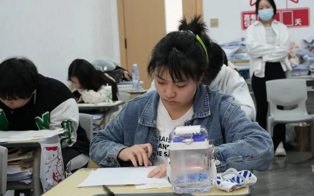 武汉华壹高考|2027届高三10月高考热点速看:三大招飞、港澳综评、报名...-第168张图片-四季读书网 武汉华壹高考|2027届高三10月高考热点速看:三大招飞、港澳综评、报名...-第168张图片-四季读书网