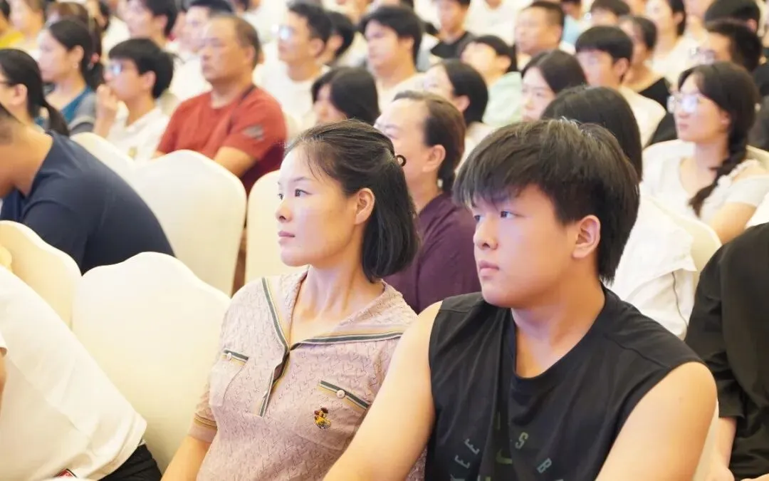 武汉华壹高考|2027届高三10月高考热点速看:三大招飞、港澳综评、报名...-第255张图片-四季读书网 武汉华壹高考|2027届高三10月高考热点速看:三大招飞、港澳综评、报名...-第255张图片-四季读书网