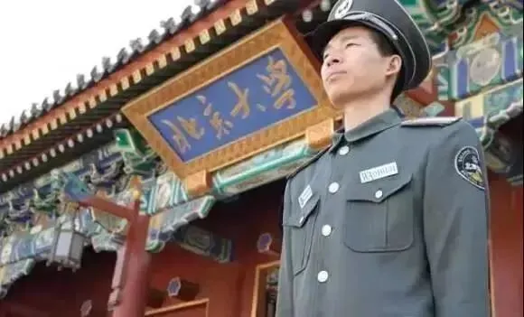 26年前,轰动全国的北大保安高考第一人,后来怎么样了?-第2张图片-四季读书网