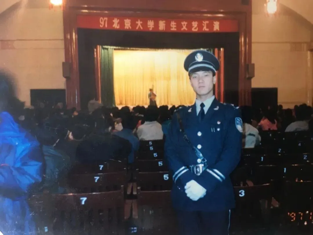 26年前,轰动全国的北大保安高考第一人,后来怎么样了?-第3张图片-四季读书网