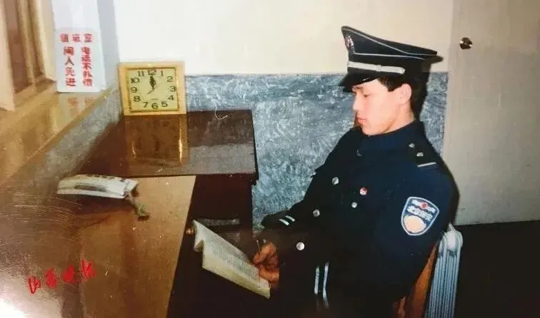 26年前,轰动全国的北大保安高考第一人,后来怎么样了?-第6张图片-四季读书网