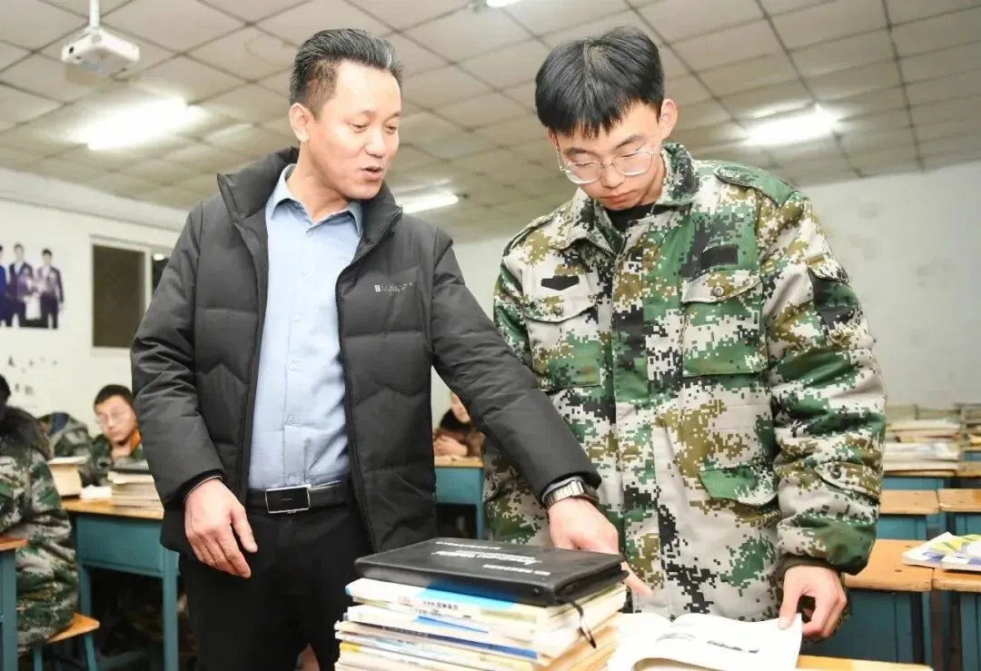 26年前,轰动全国的北大保安高考第一人,后来怎么样了?-第14张图片-四季读书网