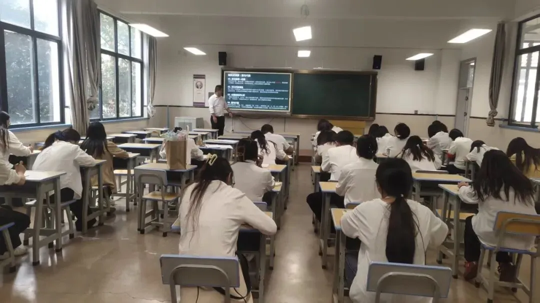真题研读明方向 以评促教提质量——云大附属会展学校小学部“研读”专题研讨活动-第26张图片-四季读书网