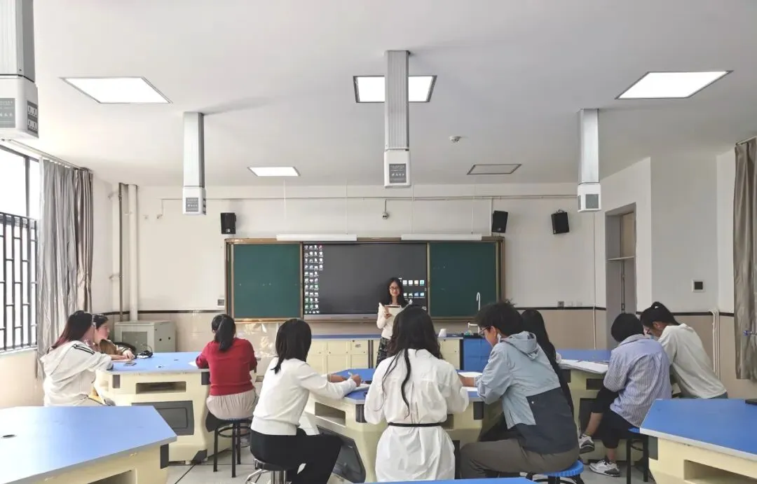 深耕真题研学情,精研课堂促成长 ——云大附属会展学校初中部“研读” 专题研讨活动-第75张图片-四季读书网