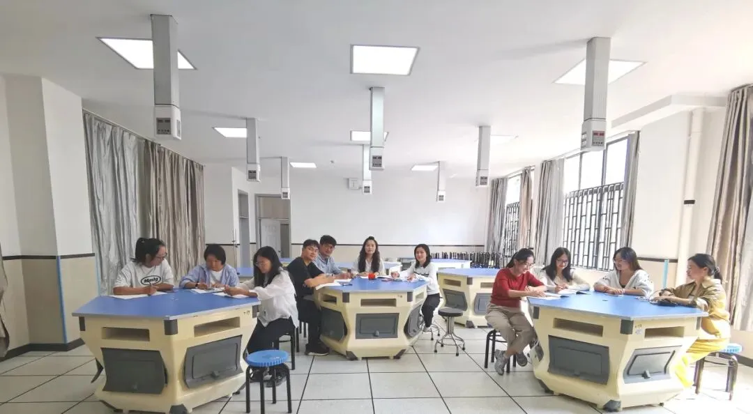 深耕真题研学情,精研课堂促成长 ——云大附属会展学校初中部“研读” 专题研讨活动-第83张图片-四季读书网