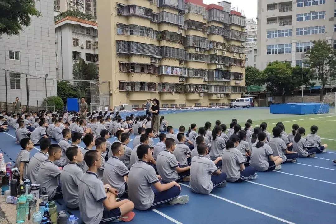跑步,走!——初二军训日记-第16张图片-四季读书网 跑步,走!——初二军训日记-第16张图片-四季读书网