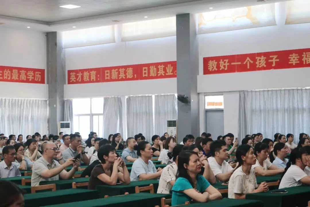 聚力衔接启新篇,同心冲刺战中考|七、九年级家长会圆满举行-第11张图片-四季读书网
