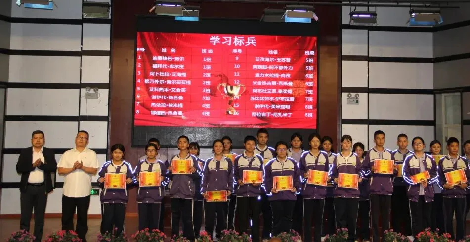 凝心聚力备中考 家校携手共远航——九年级第一次质量监测表彰总结暨秋季学期家长会-第5张图片-四季读书网 凝心聚力备中考 家校携手共远航——九年级第一次质量监测表彰总结暨秋季学期家长会-第5张图片-四季读书网