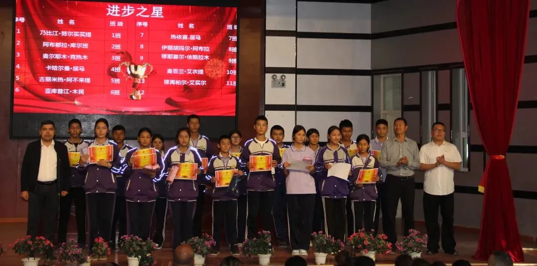 凝心聚力备中考 家校携手共远航——九年级第一次质量监测表彰总结暨秋季学期家长会-第6张图片-四季读书网 凝心聚力备中考 家校携手共远航——九年级第一次质量监测表彰总结暨秋季学期家长会-第6张图片-四季读书网