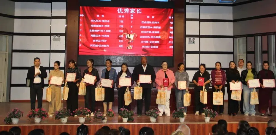 凝心聚力备中考 家校携手共远航——九年级第一次质量监测表彰总结暨秋季学期家长会-第8张图片-四季读书网 凝心聚力备中考 家校携手共远航——九年级第一次质量监测表彰总结暨秋季学期家长会-第8张图片-四季读书网