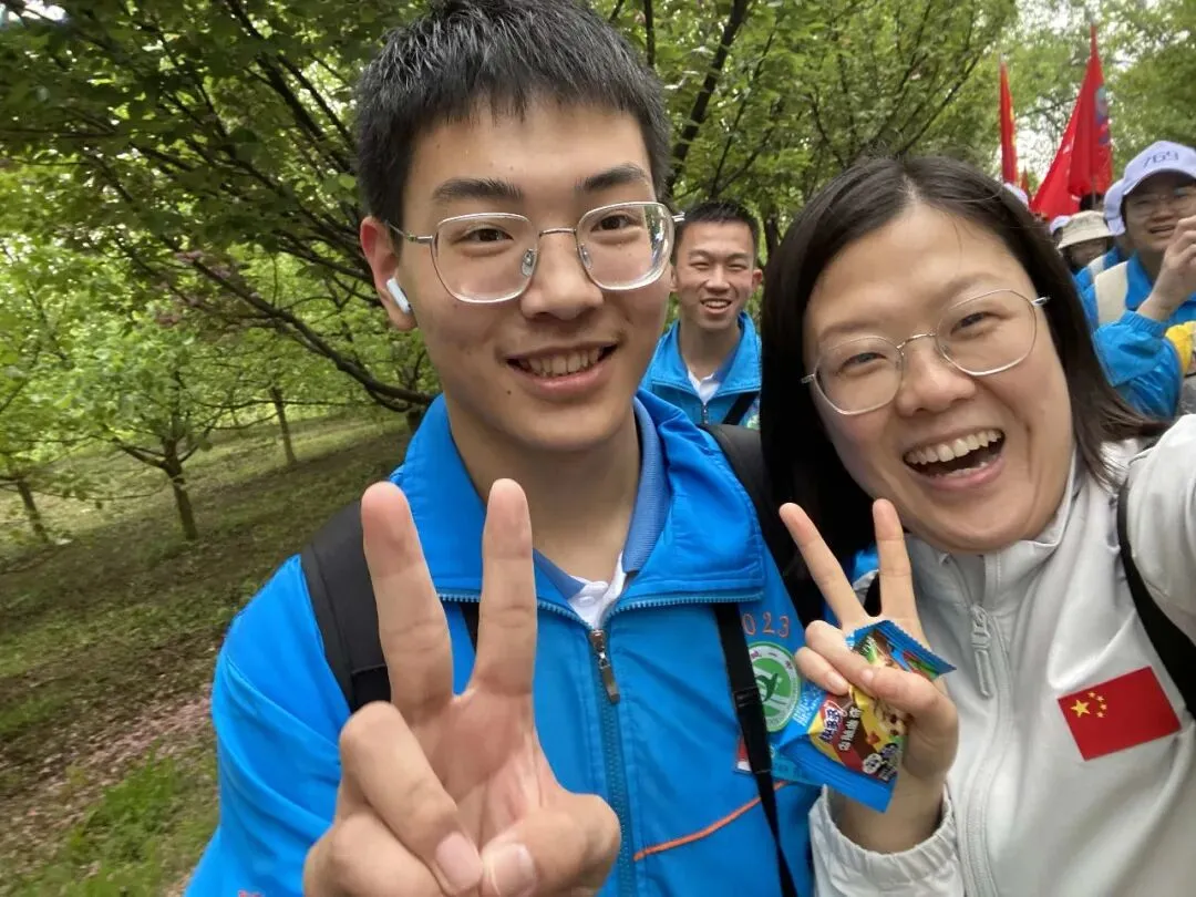 孔鑫杰:高考我数学第一次及格,也考出了三年来最好的成绩!-第6张图片-四季读书网