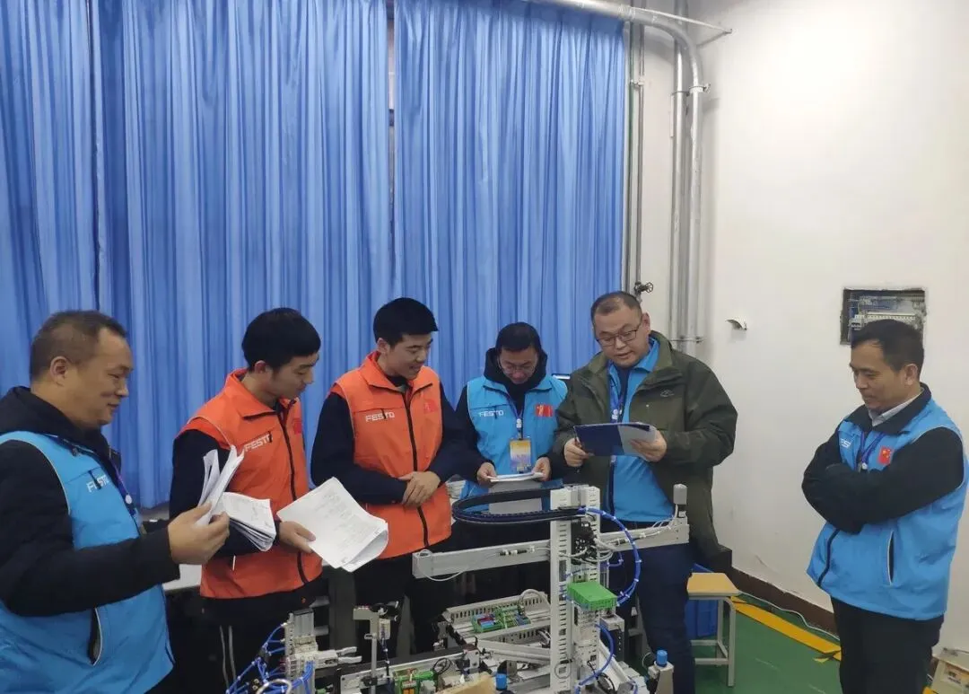 中考200多分的孩子,为什么比本科生更早找到方向?-第1张图片-四季读书网 中考200多分的孩子,为什么比本科生更早找到方向?-第1张图片-四季读书网