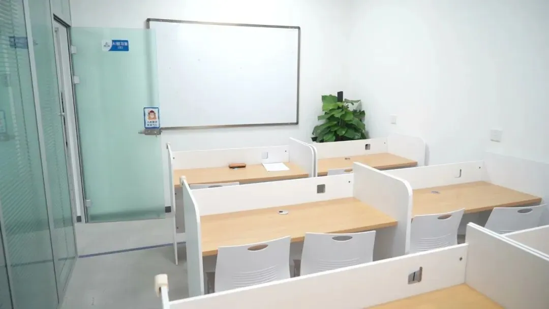 成都初二课后辅导前:一道凸透镜成像题,先看光屏位置和物距谁先写清-第3张图片-四季读书网 成都初二课后辅导前:一道凸透镜成像题,先看光屏位置和物距谁先写清-第3张图片-四季读书网