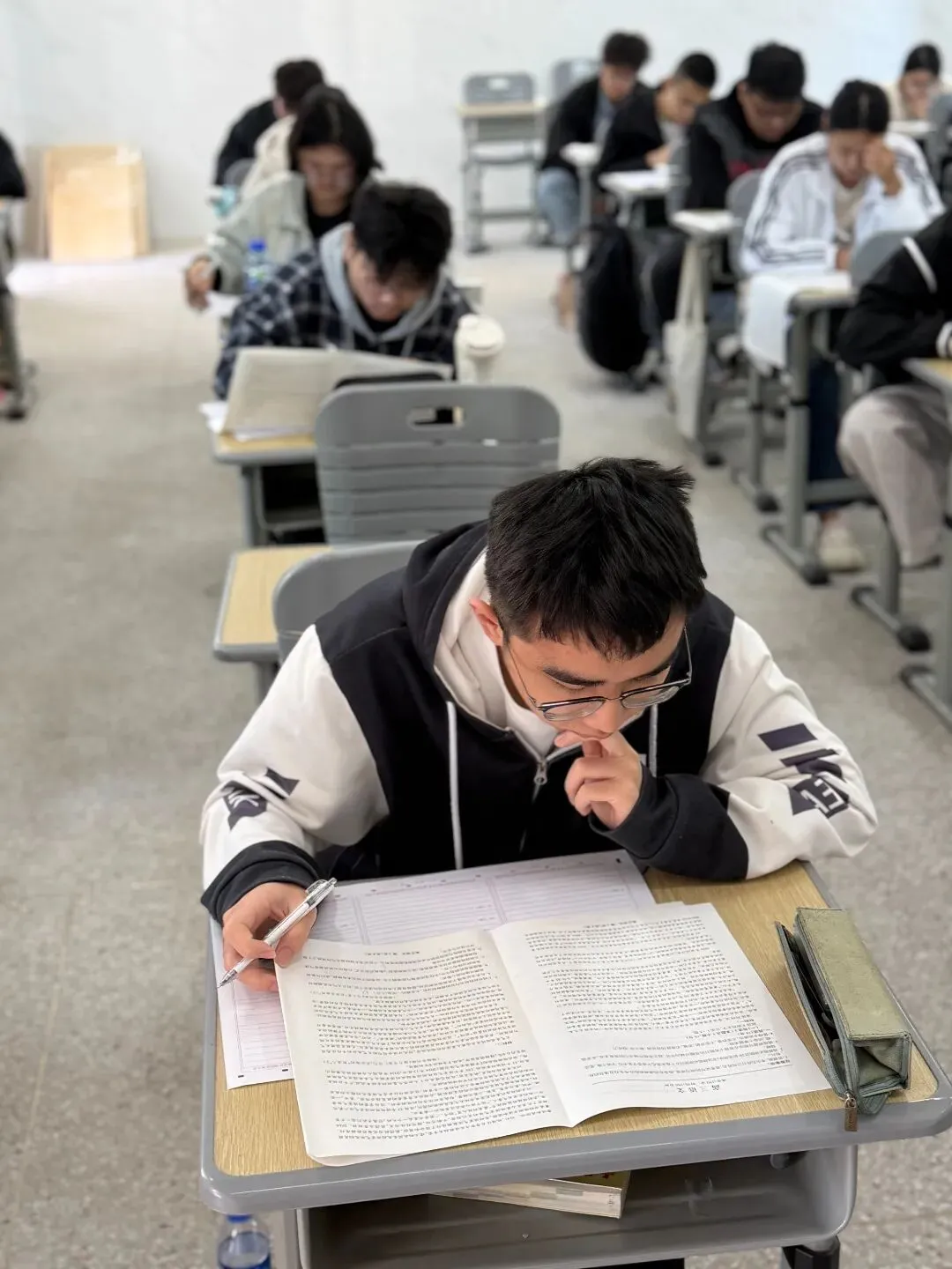以考砺锋芒,蓄力再远航|普济圩高考复读班10月8日鼎尖联考顺利开考-第3张图片-四季读书网