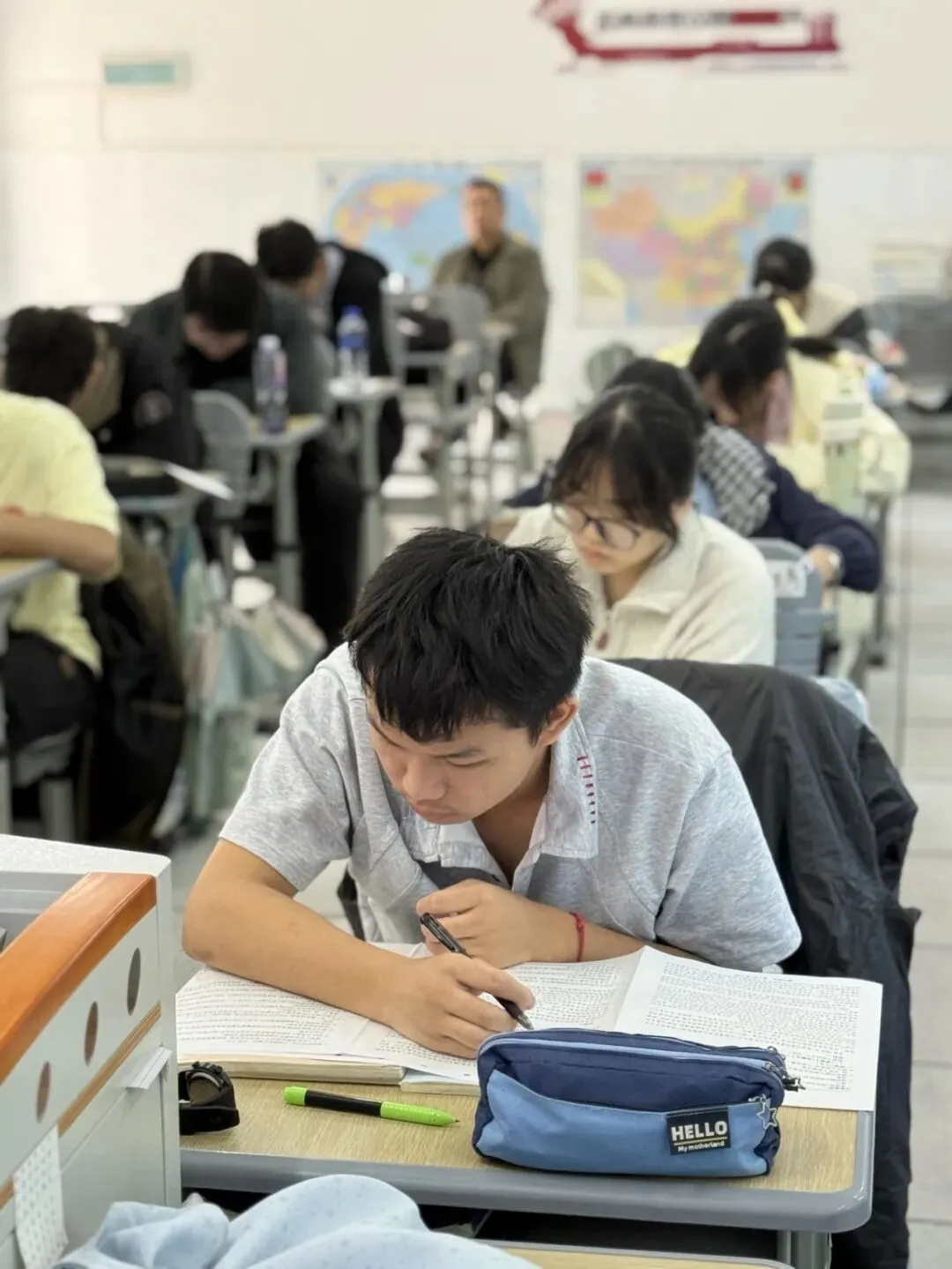 以考砺锋芒,蓄力再远航|普济圩高考复读班10月8日鼎尖联考顺利开考-第5张图片-四季读书网