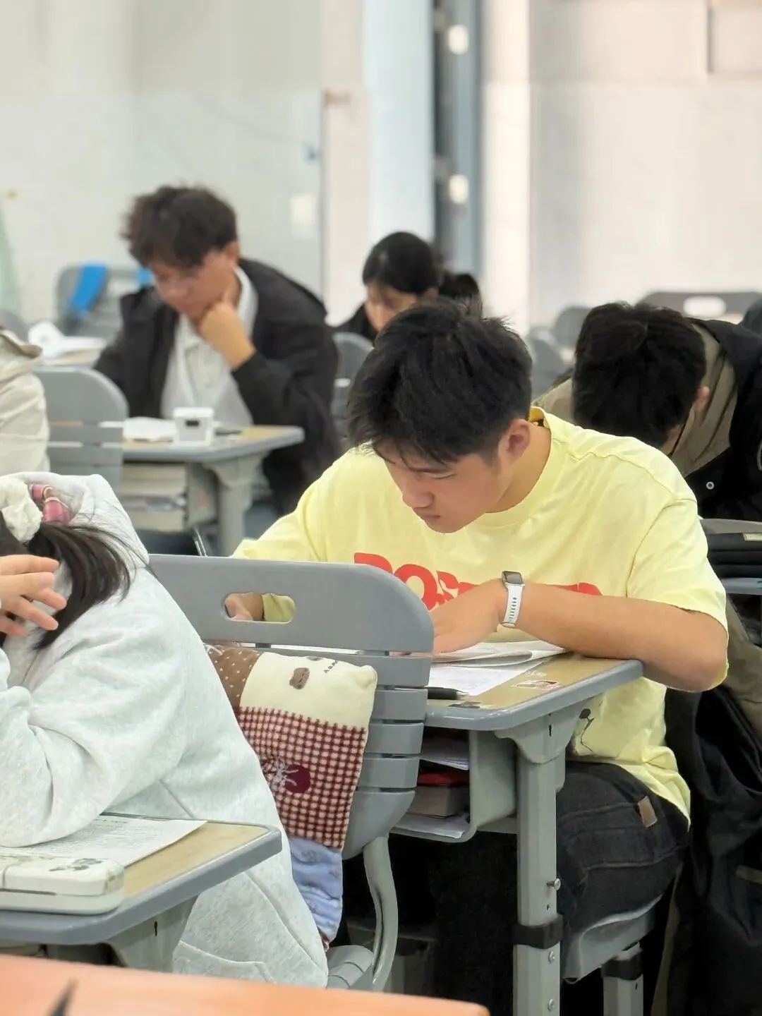 以考砺锋芒,蓄力再远航|普济圩高考复读班10月8日鼎尖联考顺利开考-第7张图片-四季读书网