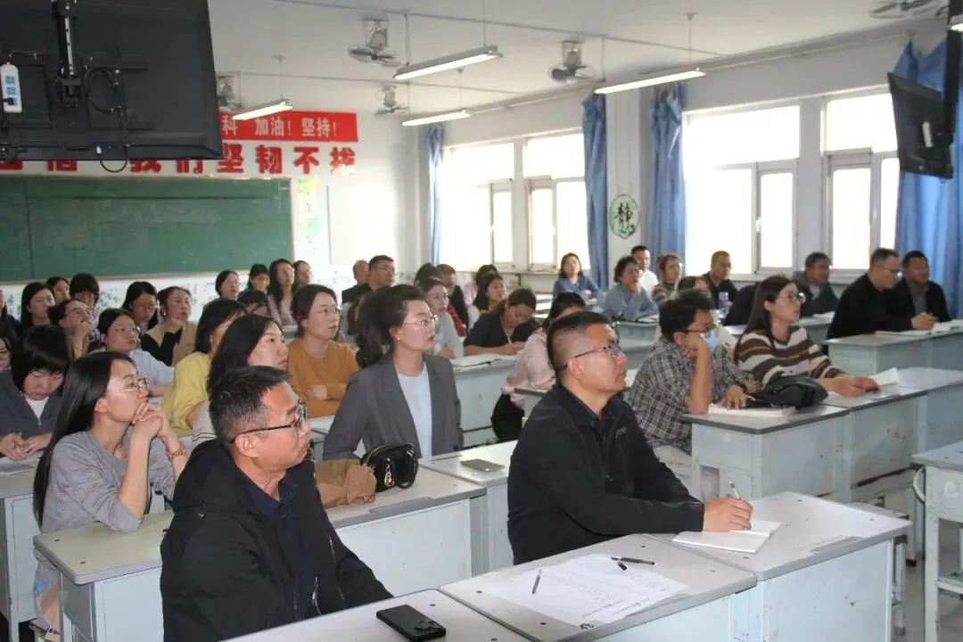 对标高考阅卷标准 优化课堂备考实效——怀仁一中召开高考阅卷教师汇报交流会-第4张图片-四季读书网