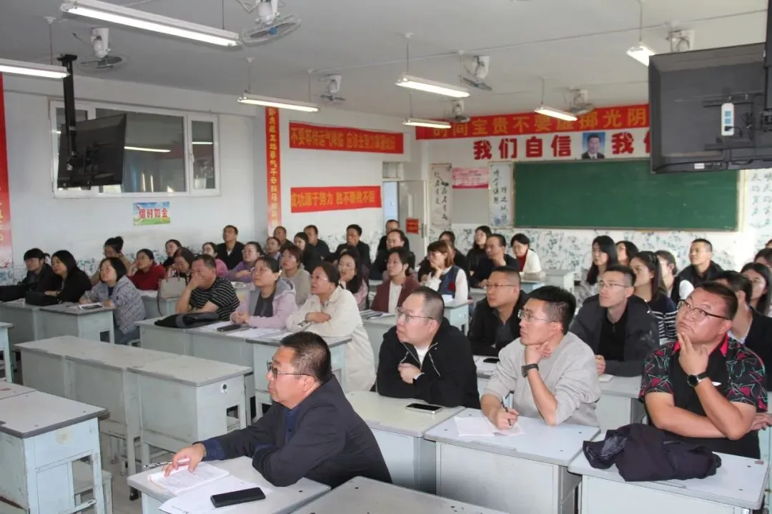 对标高考阅卷标准 优化课堂备考实效——怀仁一中召开高考阅卷教师汇报交流会-第6张图片-四季读书网