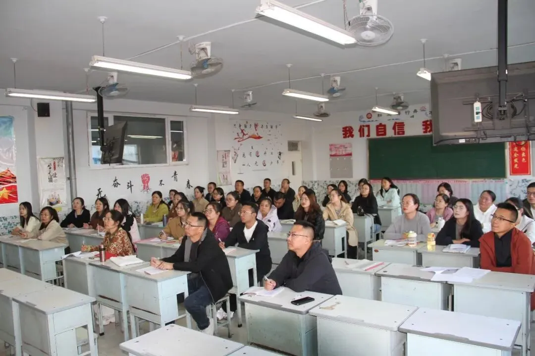 对标高考阅卷标准 优化课堂备考实效——怀仁一中召开高考阅卷教师汇报交流会-第10张图片-四季读书网