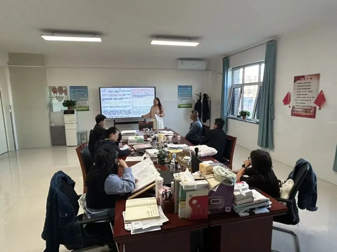 对标高考阅卷标准 优化课堂备考实效——怀仁一中召开高考阅卷教师汇报交流会-第12张图片-四季读书网