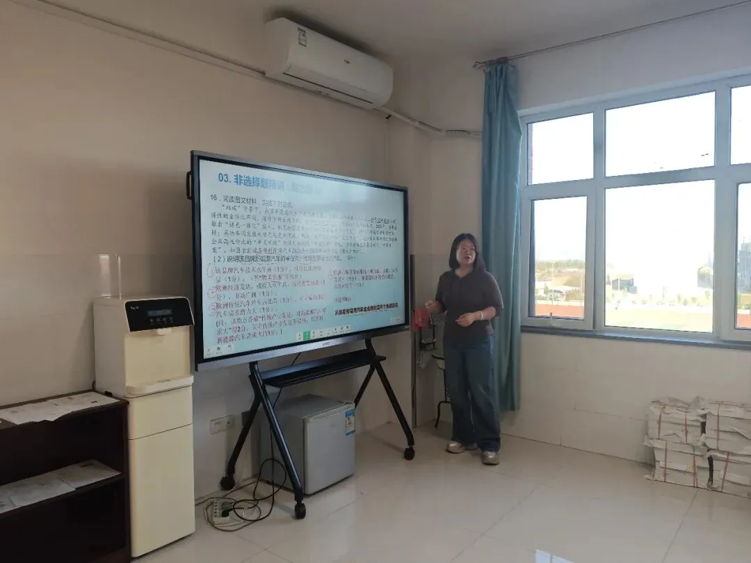 对标高考阅卷标准 优化课堂备考实效——怀仁一中召开高考阅卷教师汇报交流会-第13张图片-四季读书网