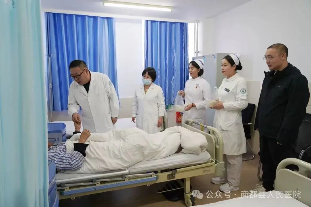 初一慰问,饺子传情——商都县总医院(商都县人民医院)领导班子慰问住院患者、医务人员-第2张图片-四季读书网