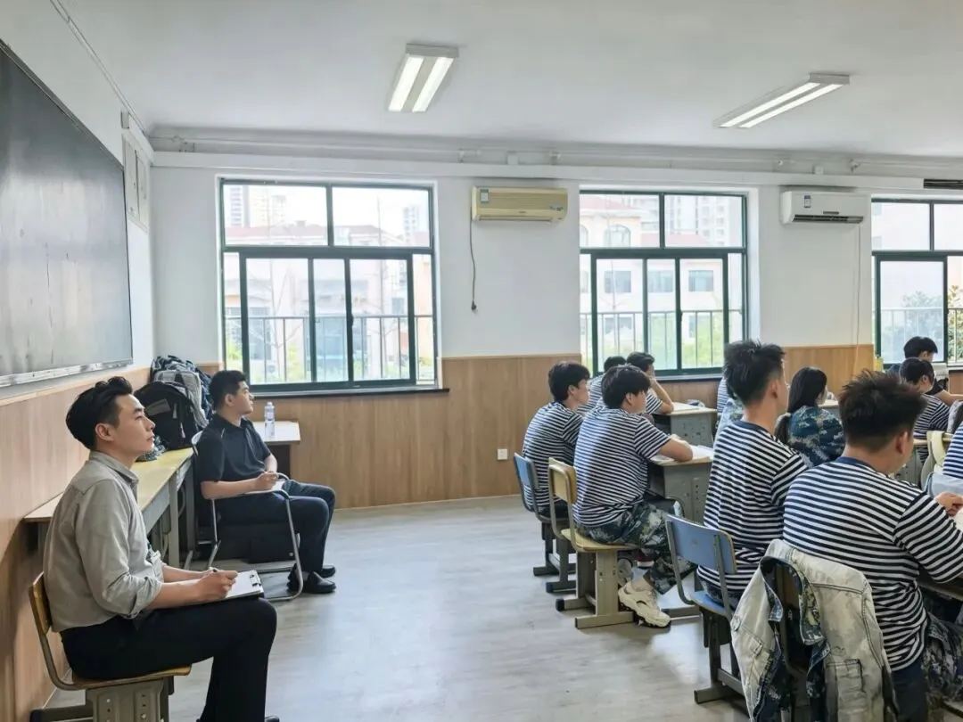 精准把脉一轮复习,聚力备战职教高考|区教科院职教教研室莅临我校开展驻校听课调研-第16张图片-四季读书网
