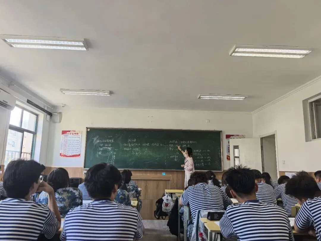 精准把脉一轮复习,聚力备战职教高考|区教科院职教教研室莅临我校开展驻校听课调研-第21张图片-四季读书网