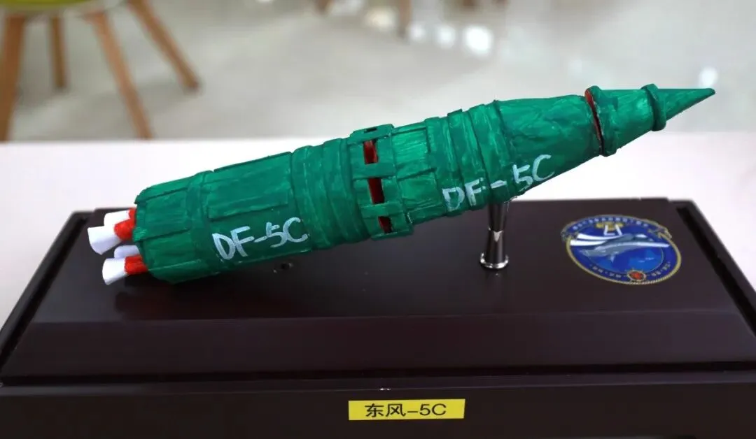 初三学生手搓“武器装备”,8年折出近千件作品,网友:满级手工大佬-第2张图片-四季读书网