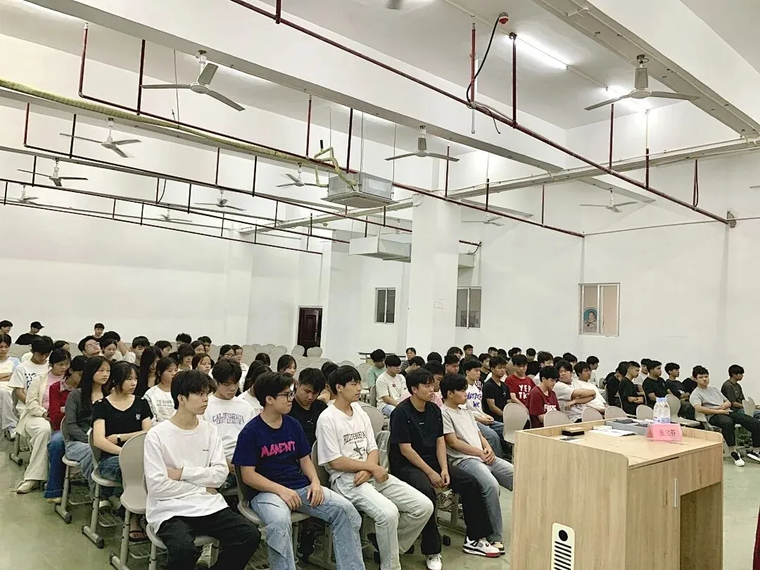凝心聚力备高考,全力以赴启新程|我校召开2027届职教高考动员大会-第16张图片-四季读书网
